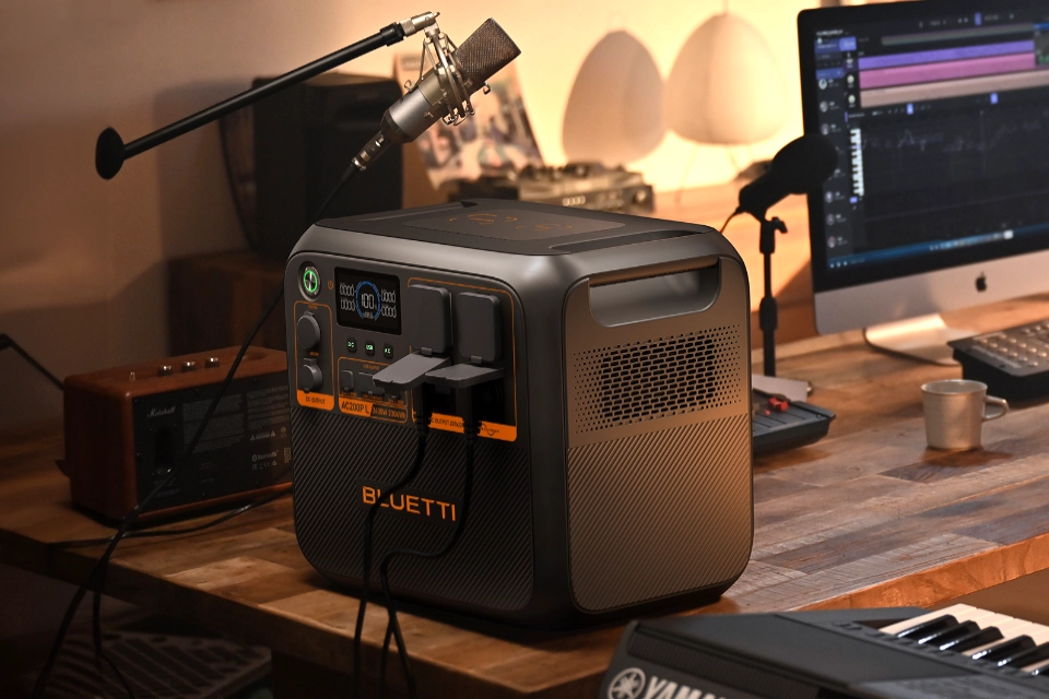 BLUETTI AC200PL studio off-grid