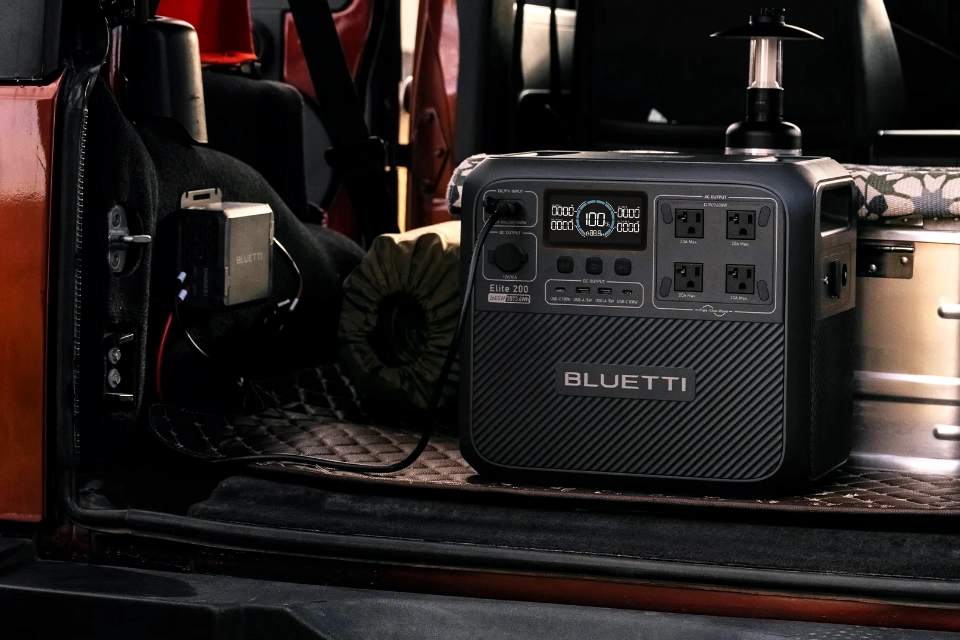 Ładowanie stacji zasilania za pomocą BLUETTI Charger
