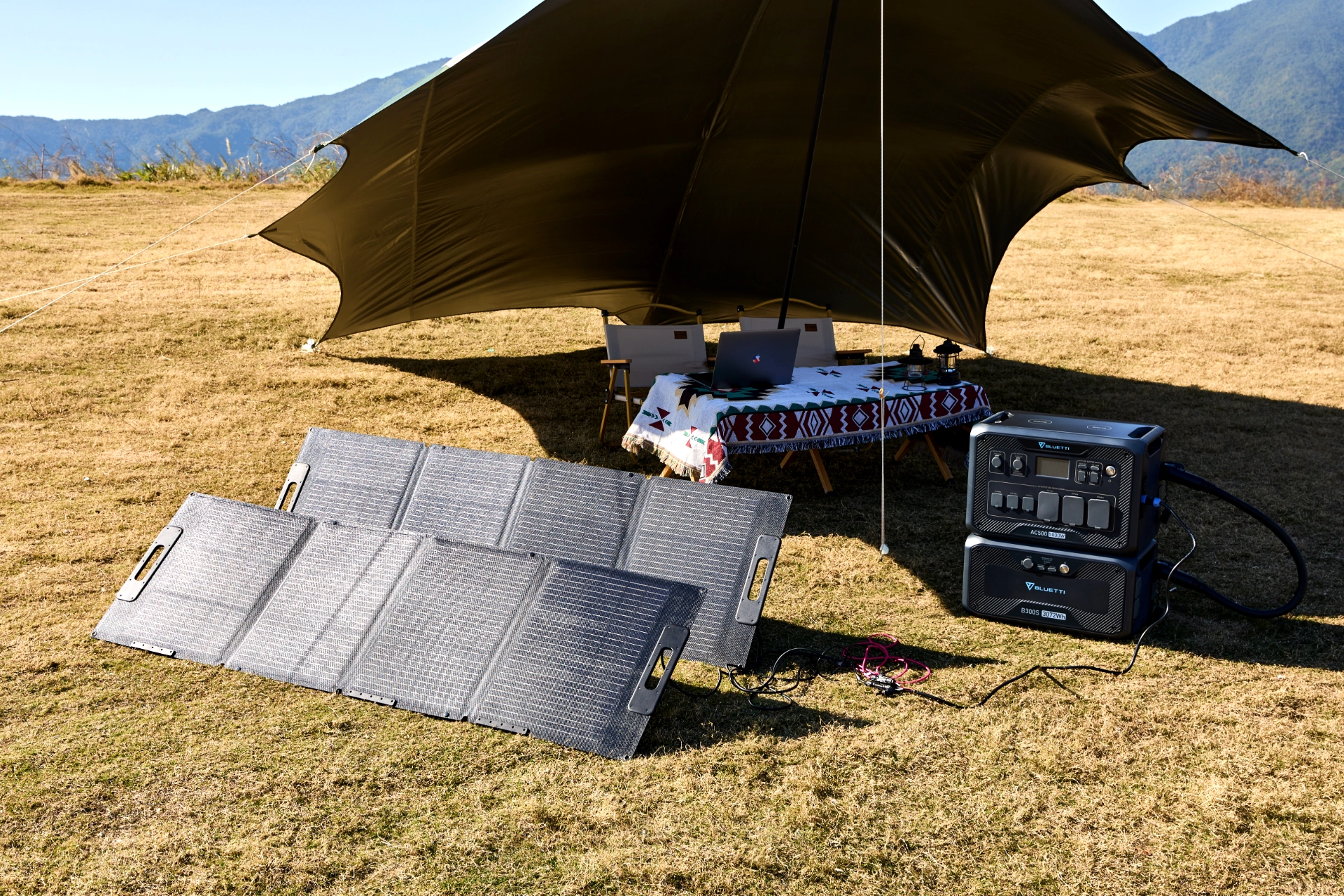 Przenośne panele słoneczne BLUETTI na camping